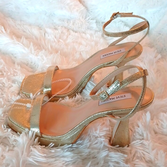 Steve Madden Nicky Open Toe Gold Flare Heel Sandals Size 10 New - Picture 14 of 16